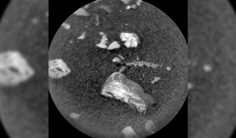 ¿Curiosity ha hallado oro en Marte? Una roca dorada y brillante capta la atención de los científicos ¿Curiosity ha hallado oro en Marte? Una roca dorada y brillante capta la atención de los científicos