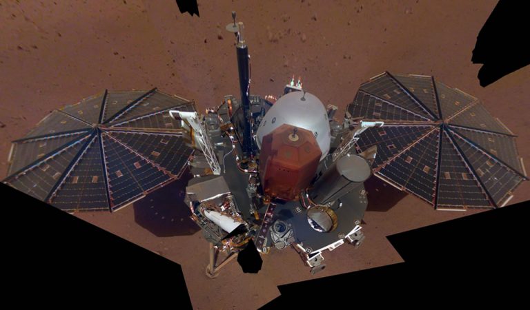 La nave Insight ha tomado su primer selfie en Marte La nave Insight ha tomado su primer selfie en Marte