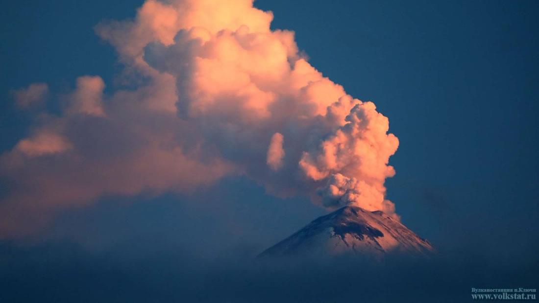 Volcán en Rusia lanza una columna de cenizas de 6 kilómetros de altura