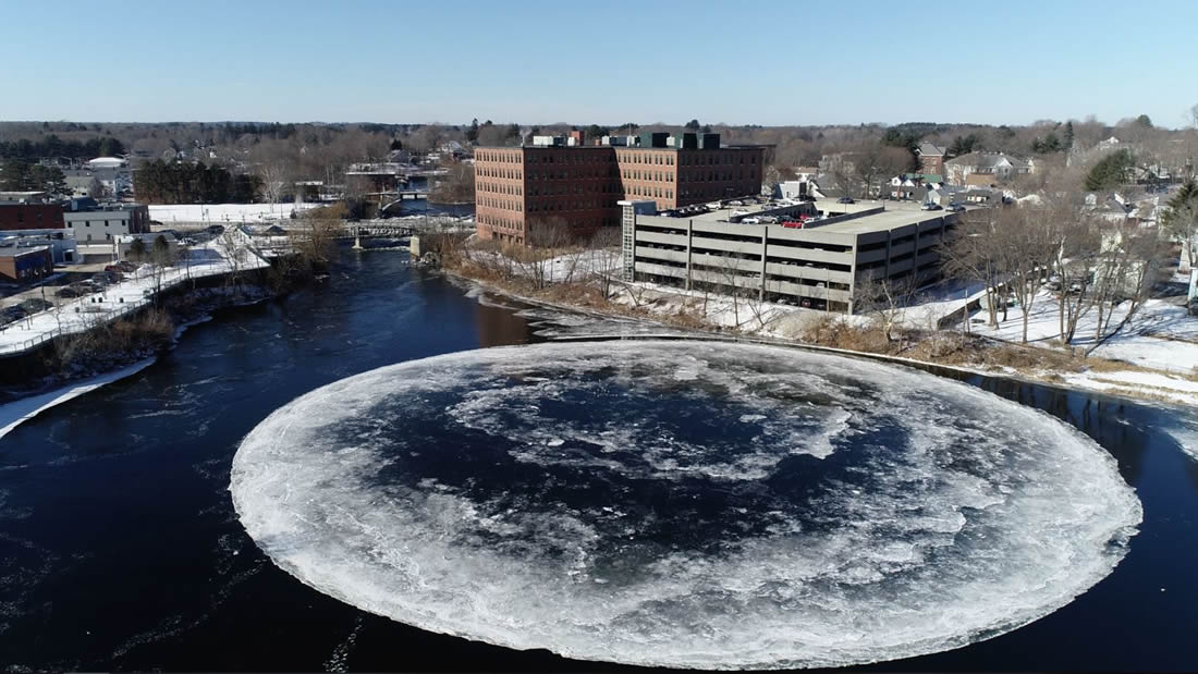 Aparece un raro disco de hielo giratorio similar a un OVNI y de casi 100 metros en Maine, EE.UU.