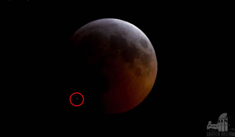 El meteorito que golpeó la Luna durante el eclipse lunar causó una gran explosión y un cráter de varios metros El meteorito que golpeó la Luna durante el eclipse lunar causó una gran explosión y un cráter de varios metros