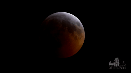 Mirando a la Luna como a un reloj, el flash ocurre aproximadamente a las 7 P.M. en punto. GIF animado de la transmisión en vivo del Observatorio Griffith