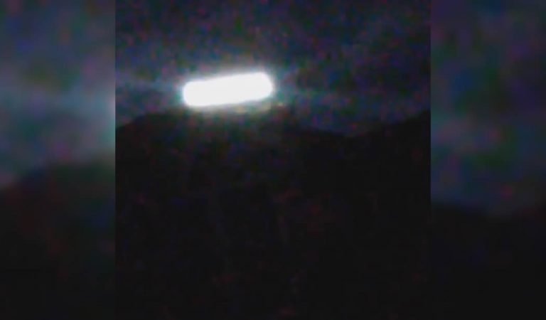 Un OVNI aterriza en una montaña ante la mirada de testigos Un OVNI aterriza en una montaña ante la mirada de testigos