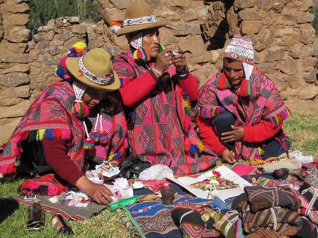 Chamanes indígenas de Perú