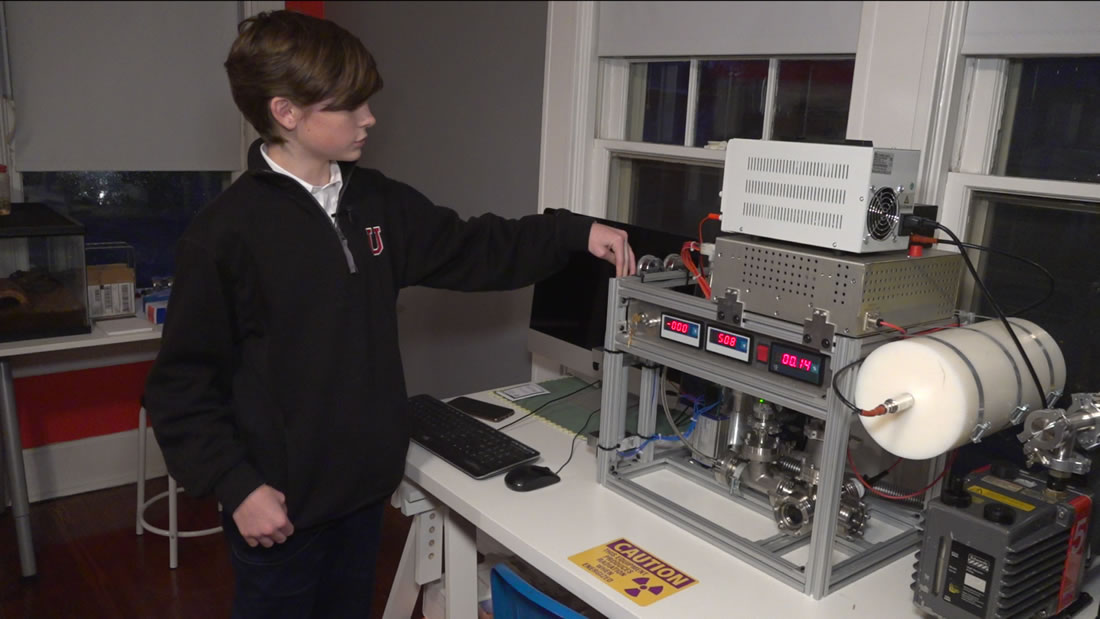 Niño de 14 años crea un reactor nuclear en su dormitorio con piezas de repuesto