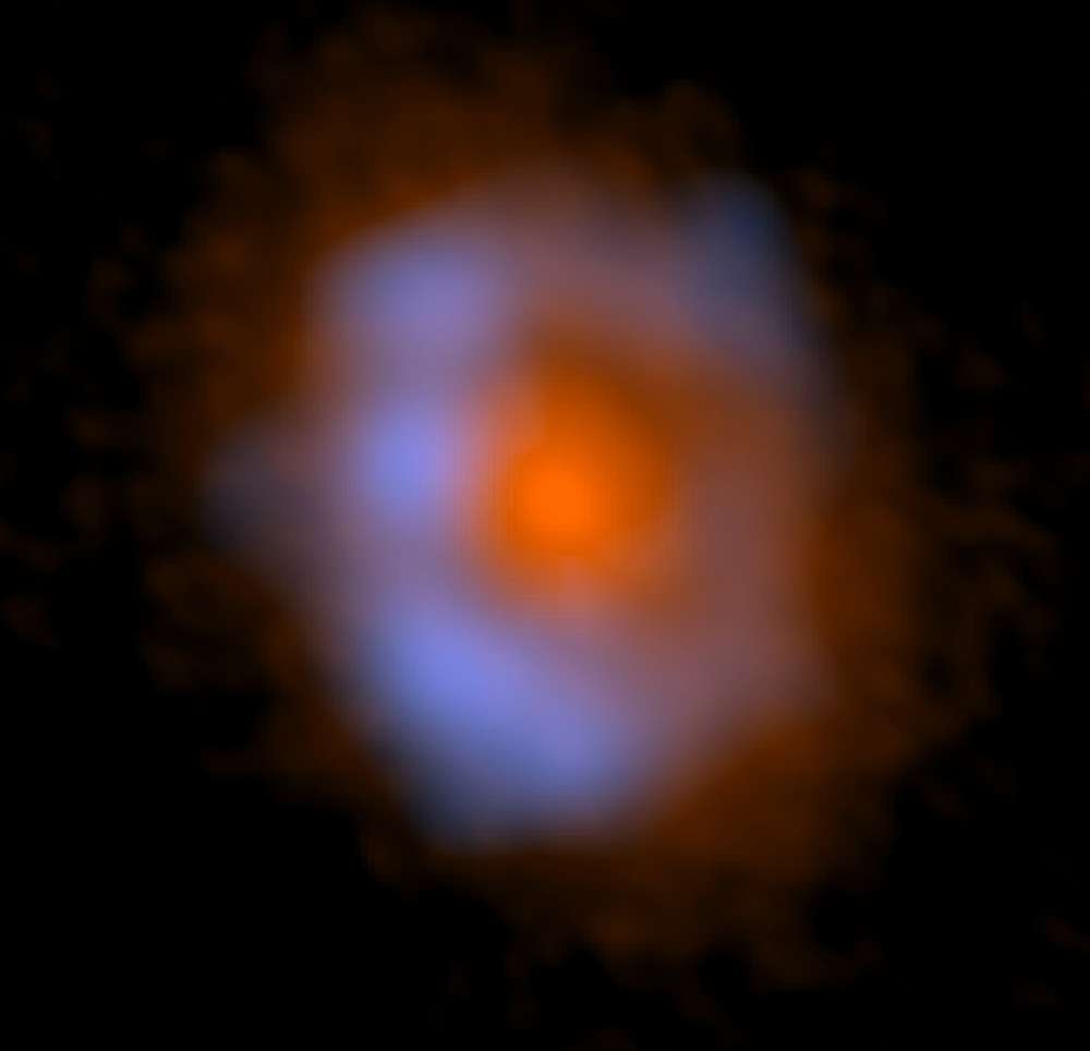 Imagen en falso color del V883 Ori tomada con ALMA. La distribución del polvo se muestra en naranja y la distribución del metanol, una molécula orgánica, se muestra en azul