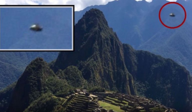 Turistas fotografían un OVNI sobre Machu Picchu en Perú Turistas fotografían un OVNI sobre Machu Picchu en Perú