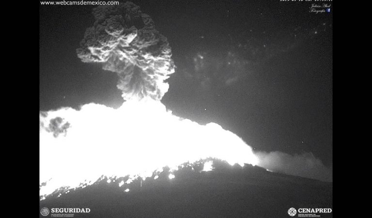 Volcán Popocatépetl explota violentamente lanzando columna de cenizas de 1.2 km de altura Volcán Popocatépetl explota violentamente lanzando columna de cenizas de 1.2 km de altura