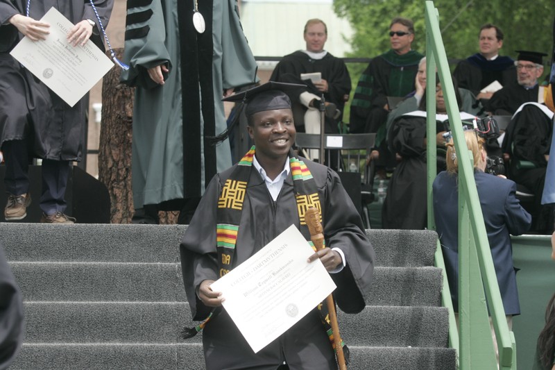 William Kamkwamba recibiendo su licenciatura en el Dartmouth College