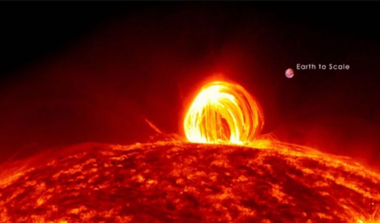 Astrónomos detectan estructuras gigantescas en el Sol causando una rara «lluvia de plasma» Astrónomos detectan estructuras gigantescas en el Sol causando una rara «lluvia de plasma»