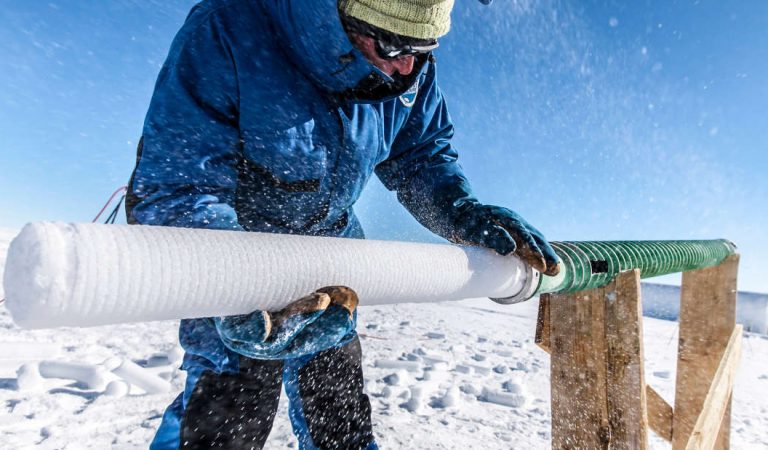 Científicos perforan el hielo más antiguo de la Tierra para revelar un antiguo misterio Científicos perforan el hielo más antiguo de la Tierra para revelar un antiguo misterio