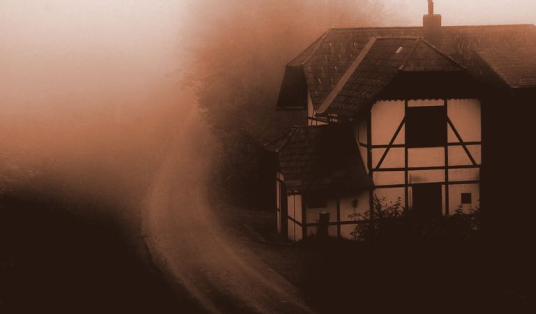 El Fenómeno de las Casas Encantadas: Historia e investigaciones El Fenómeno de las Casas Encantadas: Historia e investigaciones