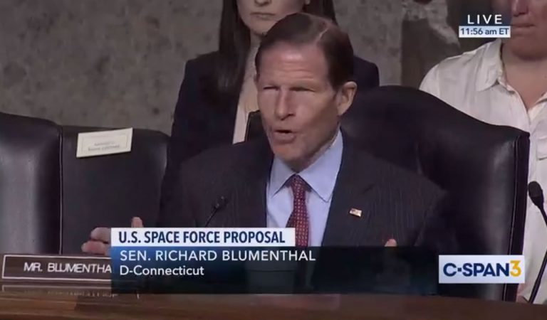 «El pueblo americano realmente no tiene idea sobre la inmensidad de la amenaza en el espacio», declara un senador de EE.UU. «El pueblo americano realmente no tiene idea sobre la inmensidad de la amenaza en el espacio», declara un senador de EE.UU.