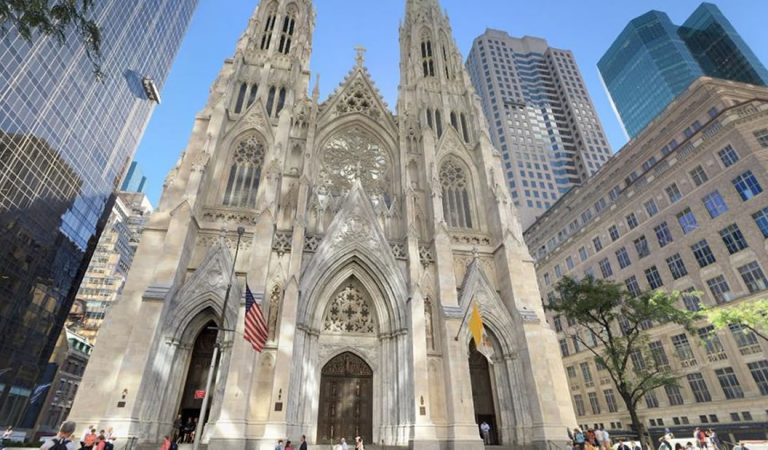 Intentan incendiar la Catedral de San Patricio en Nueva York Intentan incendiar la Catedral de San Patricio en Nueva York