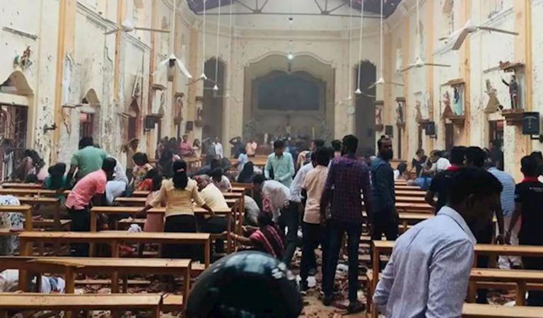 Ocho explosiones, centenares de muertos y tres iglesias destruidas en Sri Lanka Ocho explosiones, centenares de muertos y tres iglesias destruidas en Sri Lanka