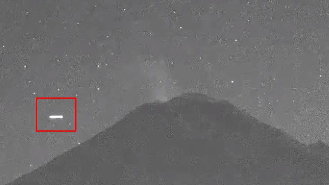 OVNI alargado y luminoso aparece sobre el Popocatépetl