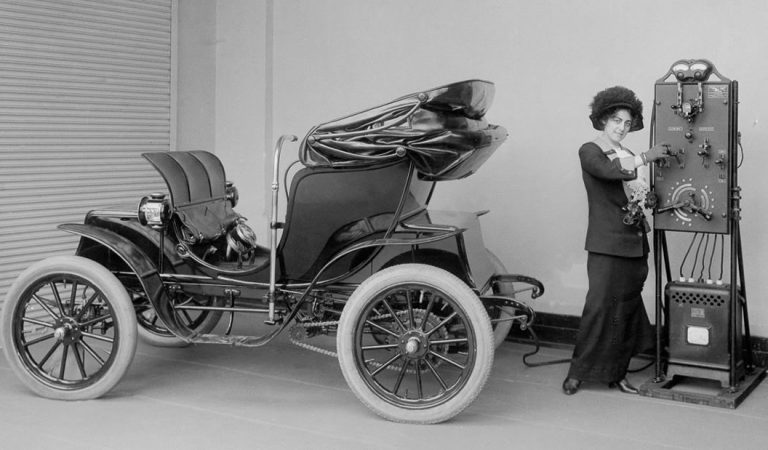 A inicios de 1900 los autos eléctricos eran muy populares ¿qué pasó? A inicios de 1900 los autos eléctricos eran muy populares ¿qué pasó?