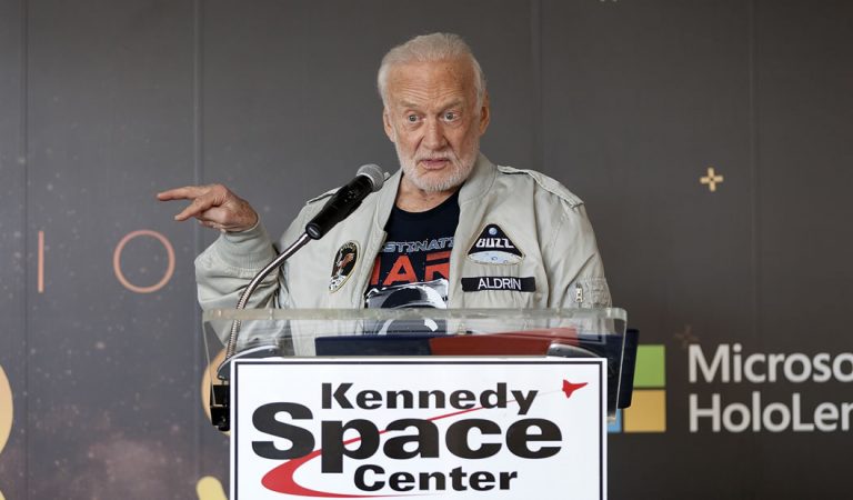 Buzz Aldrin dice que debemos migrar a Marte cuanto antes Buzz Aldrin dice que debemos migrar a Marte cuanto antes