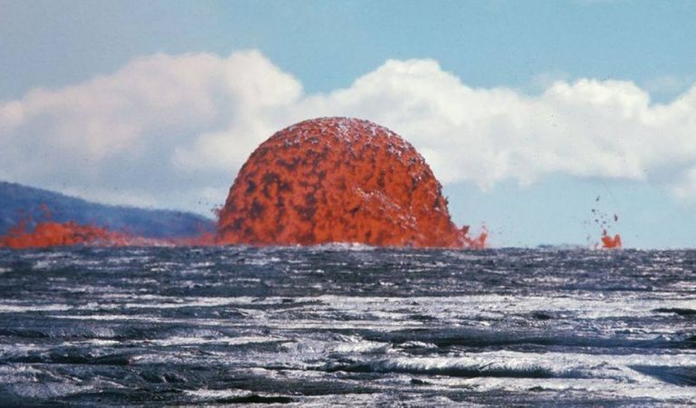 Detectan la erupción de un volcán submarino más grande jamás vista Detectan la erupción de un volcán submarino más grande jamás vista