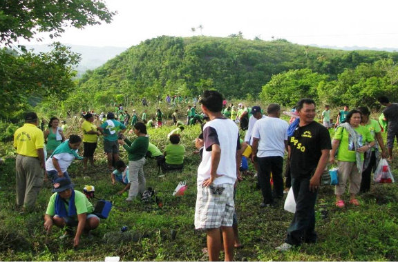 Filipinas obliga a los estudiantes a plantar 10 árboles si quieren graduarse