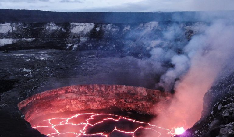 Geólogos descubren la fuente de volcanes más profunda conocida hasta ahora Geólogos descubren la fuente de volcanes más profunda conocida hasta ahora