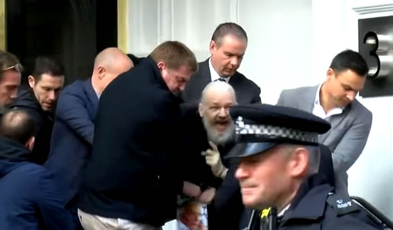 Imponen nuevos y extremos cargos criminales contra Julian Assange Imponen nuevos y extremos cargos criminales contra Julian Assange