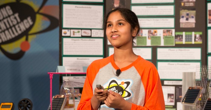Maanasa Mendu, una joven estadounidense que tuvo la idea de crear un dispositivo que permita resolver un problema en India, donde vive parte de su familia