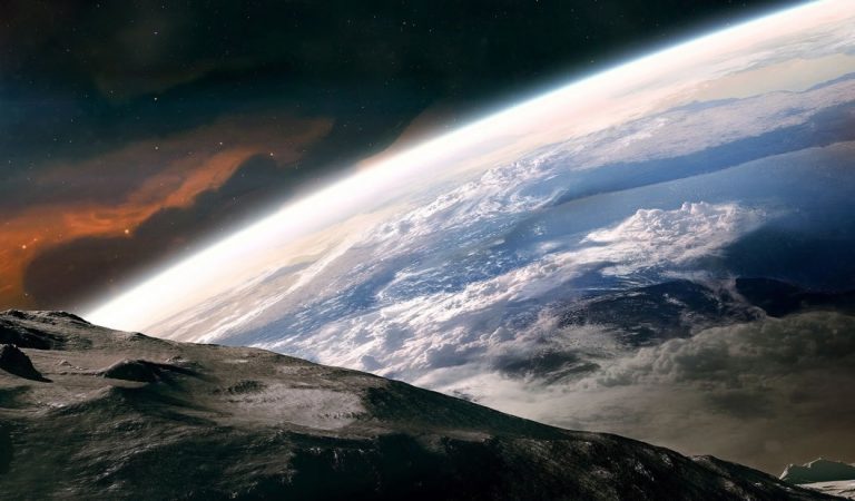 Un asteroide gigantesco pasa cerca de la Tierra en este momento Un asteroide gigantesco pasa cerca de la Tierra en este momento