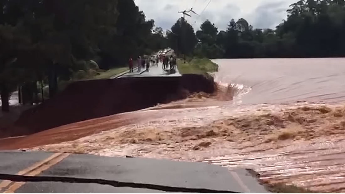 Colapsa represa de Iguazú causando fallas eléctricas e inundaciones en varios países