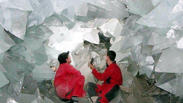 Abren al público «La Geoda» una enorme cueva de cristales en España