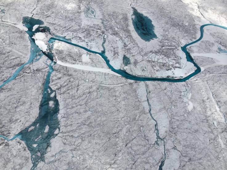 Imagen que muestra la superficie derretida en la capa de hielo de Groenlandia
