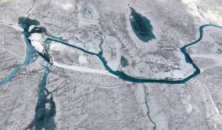 Hallan más de 50 lagos subglaciales bajo la capa de hielo de Groenlandia Hallan más de 50 lagos subglaciales bajo la capa de hielo de Groenlandia