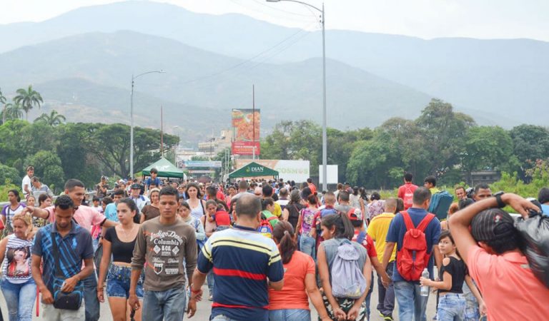 «Paren de parir»: periodista propone control de natalidad a migrantes venezolanos y es acusada de xenófoba «Paren de parir»: periodista propone control de natalidad a migrantes venezolanos y es acusada de xenófoba