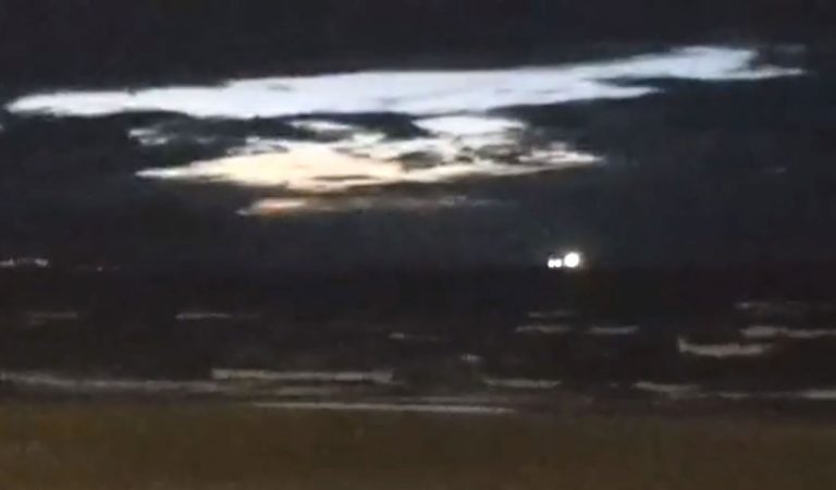 Extraño resplandor alerta a pobladores de Coatzacoalcos en México Extraño resplandor alerta a pobladores de Coatzacoalcos en México
