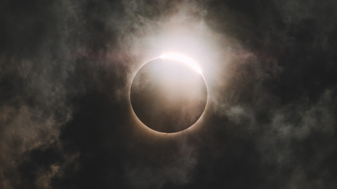 Un eclipse solar total oscurecerá los cielos este 2 de julio: podrás verlo en estos lugares