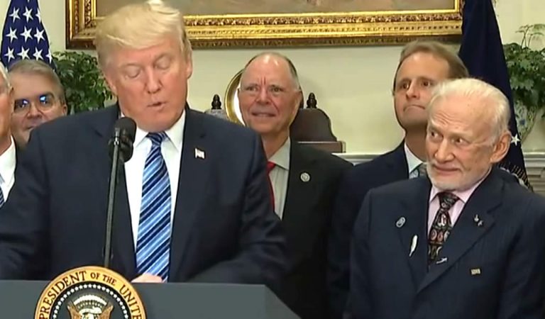 Buzz Aldrin dice que el programa espacial de la NASA y Trump es «una gran decepción» Buzz Aldrin dice que el programa espacial de la NASA y Trump es «una gran decepción»