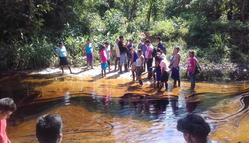Pobladores afectados por derrame de petróleo en la selva de Perú