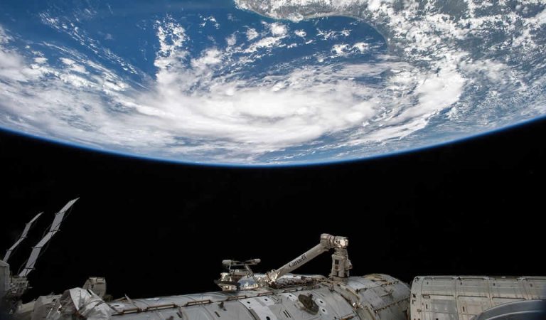 «He visto desiertos avanzar y glaciares derretirse», advierte astronauta desde la Estación Espacial Internacional «He visto desiertos avanzar y glaciares derretirse», advierte astronauta desde la Estación Espacial Internacional