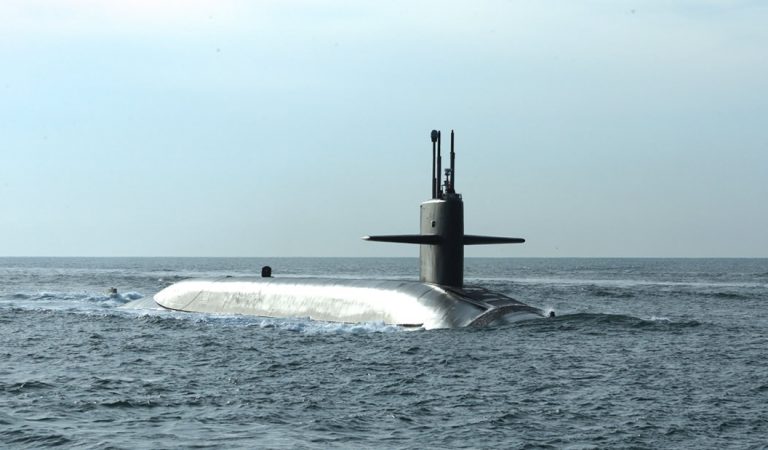 Submarino ruso incendiado fue posiblemente enviado a cortar cables de Internet Submarino ruso incendiado fue posiblemente enviado a cortar cables de Internet