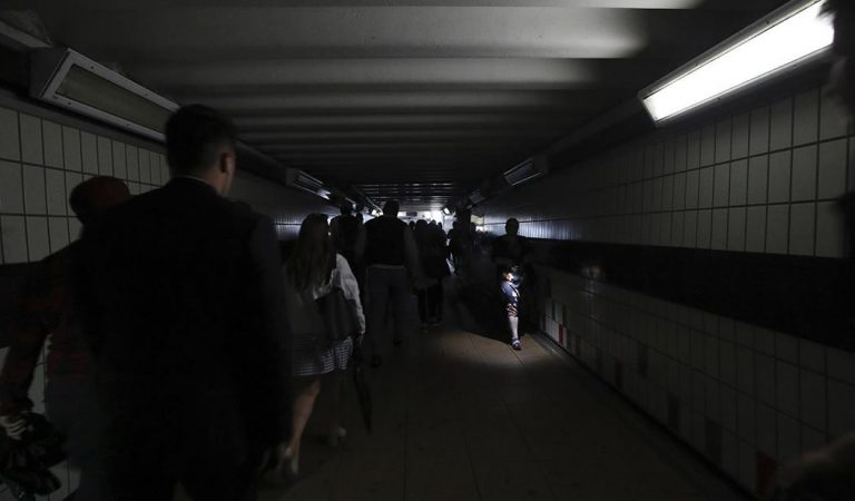 Apagón masivo en Londres y sur del Reino Unido deja a la ciudad sin transporte Apagón masivo en Londres y sur del Reino Unido deja a la ciudad sin transporte