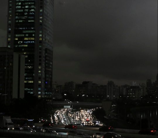 La ciudad de Sao Paulo se ha cubierto de humo producto de los incendios producidos en la Amazonía
