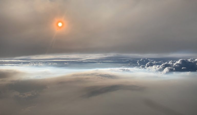 Una misteriosa «nube de fuego» flota como una «estructura alienígena» sobre Washington Una misteriosa «nube de fuego» flota como una «estructura alienígena» sobre Washington