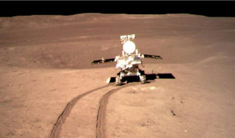 Vehículo lunar chino halla una rara sustancia «similar a un gel» en la Luna Vehículo lunar chino halla una rara sustancia «similar a un gel» en la Luna