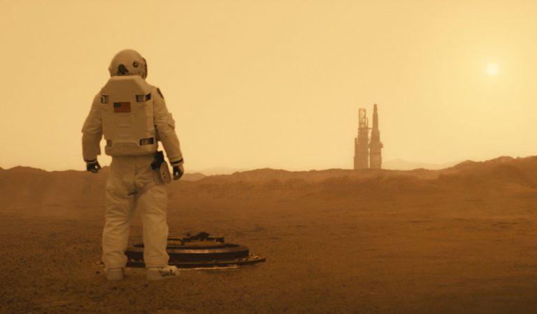 Ad Astra: un futuro en que la humanidad se fue del mundo y la decadencia invade las colonias espaciales Ad Astra: un futuro en que la humanidad se fue del mundo y la decadencia invade las colonias espaciales