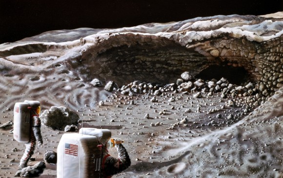Astrónomo de Harvard dice que la Luna podría contener evidencia de vida alienígena