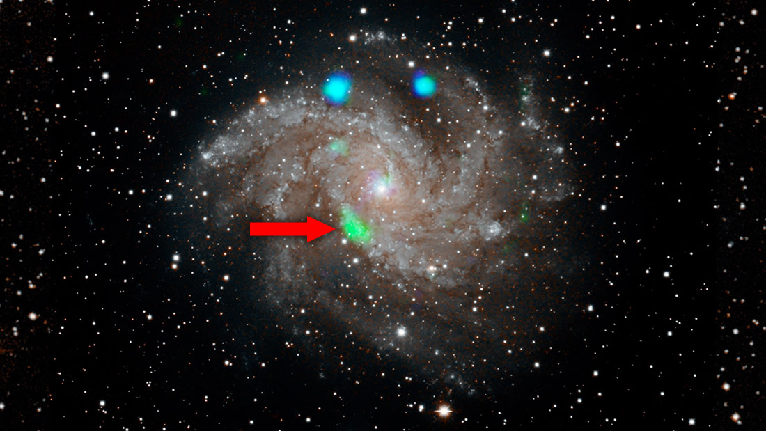 Detectan un extraño estallido de color verde en el centro de una galaxia