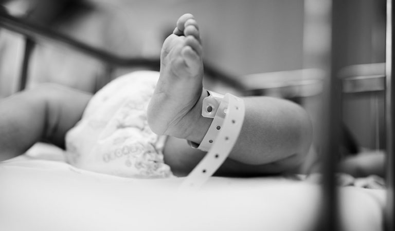 Más de 1.800 bebés han muerto en hospitales de Perú en este año. Sector Salud en crisis Más de 1.800 bebés han muerto en hospitales de Perú en este año. Sector Salud en crisis