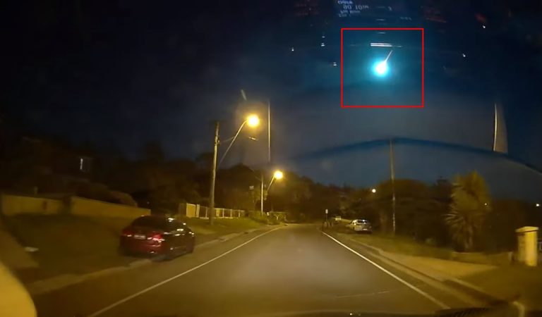 Meteoro cruza el cielo de Australia alarmando a residentes Meteoro cruza el cielo de Australia alarmando a residentes