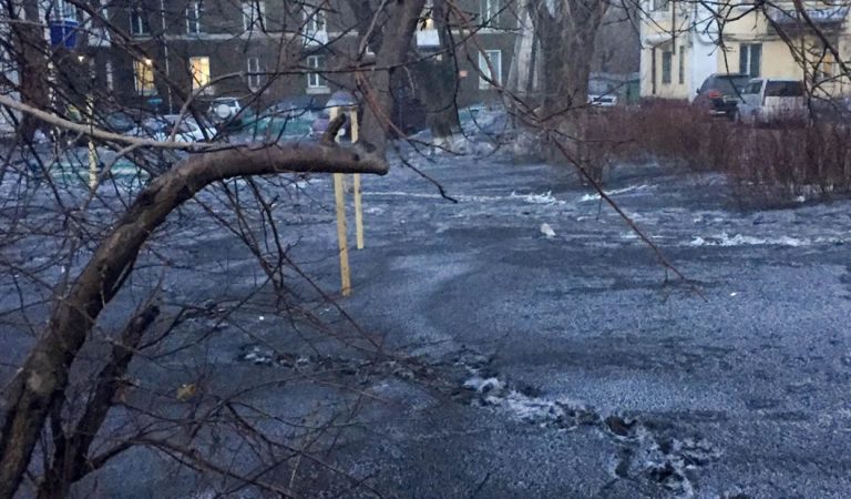 Residentes tratan de huir de ciudad rusa donde la nieve se volvió negra Residentes tratan de huir de ciudad rusa donde la nieve se volvió negra