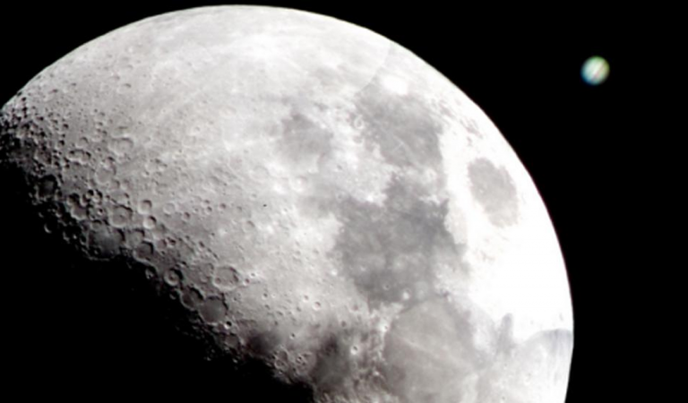 Este jueves 3 de octubre: conjunción de Luna y Júpiter (no, no caerá el asteroide) Este jueves 3 de octubre: conjunción de Luna y Júpiter (no, no caerá el asteroide)